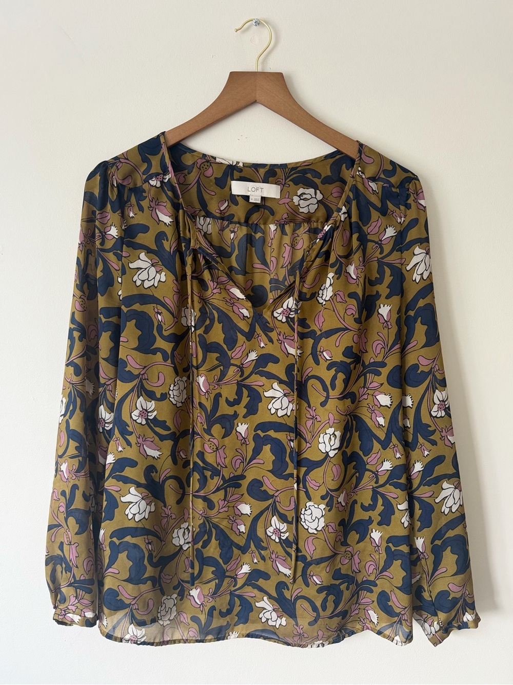 LOFT Olive Floral Tie-Front Blouse with Navy and Blush Detail Medium VGC